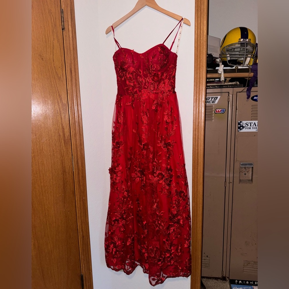 Jules & Cleo’s red floral prom dress